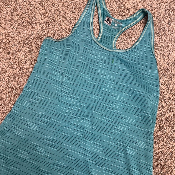 Blue patterned workout top - Picture 1 of 2